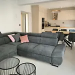 Luxury Marina View Apartmán *