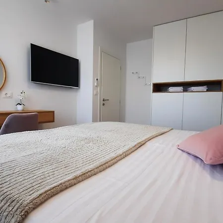 Luxury Marina View Apartment *
