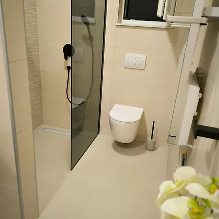 Luxury Marina View Apartment *