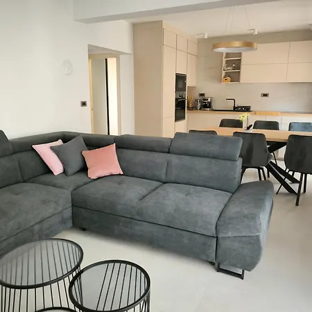 Luxury Marina View Apartment *