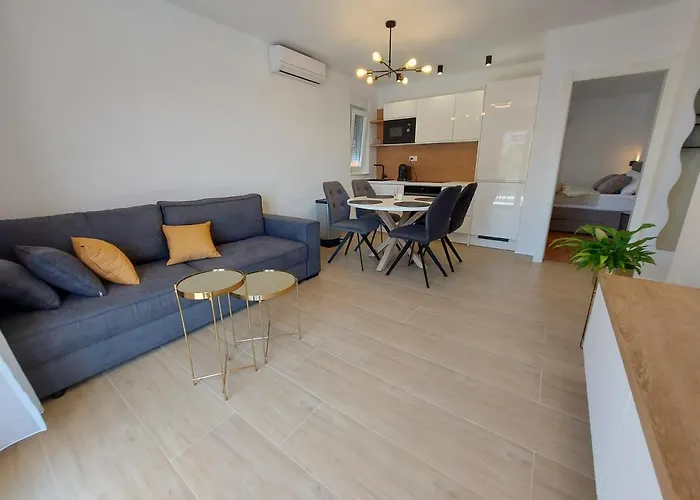 Luxury Marina View Apartment