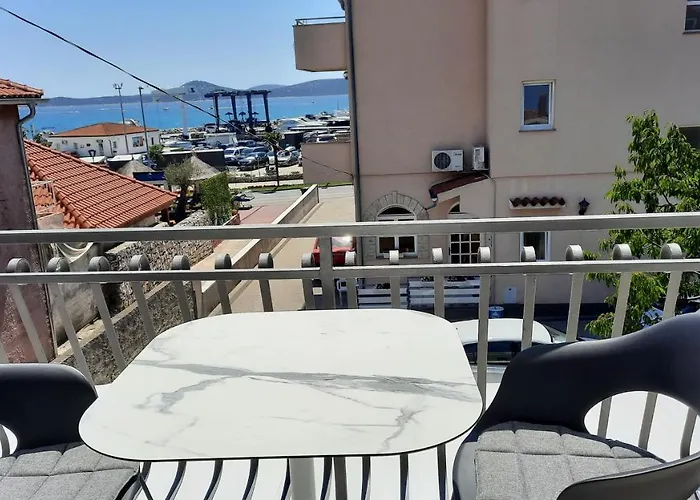 Luxury Marina View Apartment