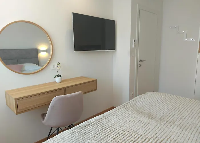 Luxury Marina View Apartment *